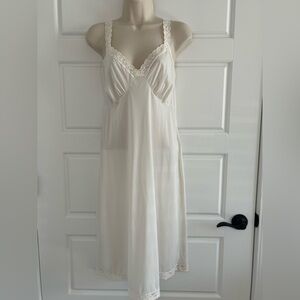 VINTAGE Cabernet Ivory Full Slip Dress Lace Trim Size 38